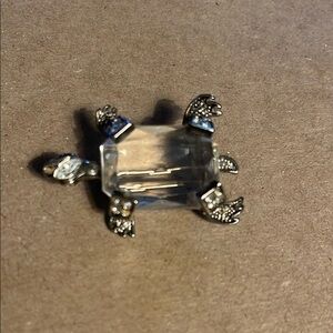 Silvertone Turtle Pendant..slow to love